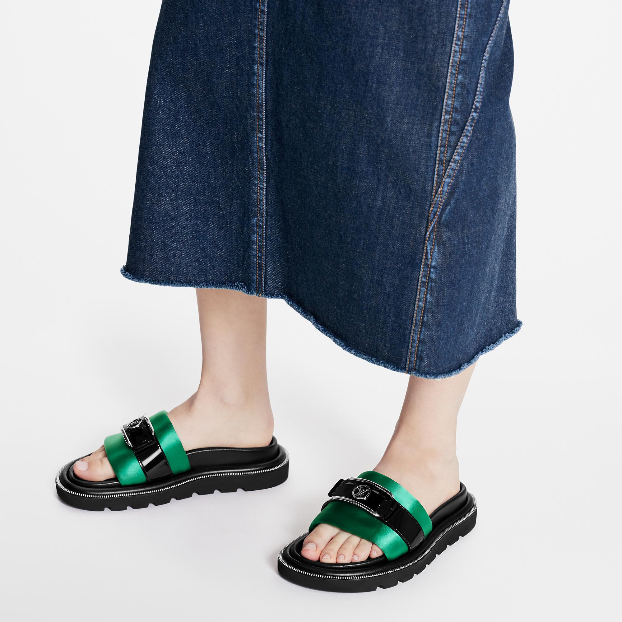 pool pillow comfort mules black